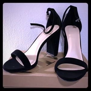 BRAND NEW - NEVER WORN Black strapped chunky heels